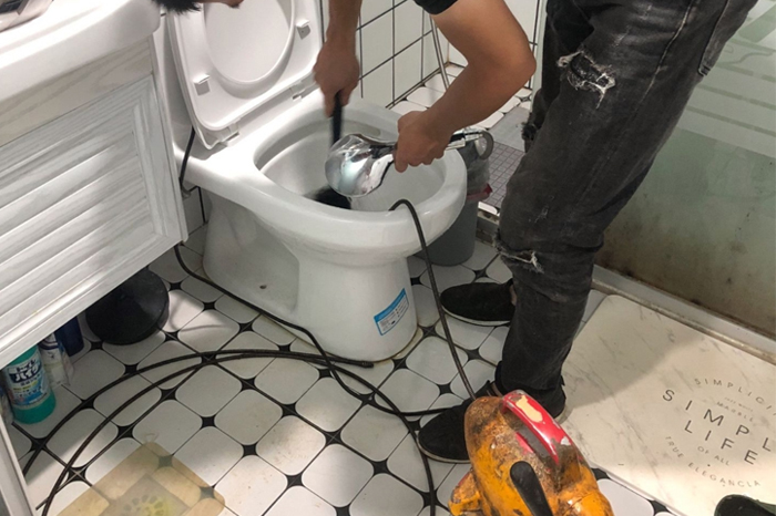 晋江马桶堵塞自己疏通还是找师傅?专业上门服务让你省时更省心